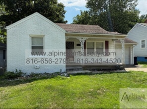 Building Photo - Cozy Updated Home, Bonus Rooms!