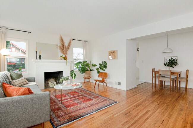 Building Photo - 1330 NE Church St