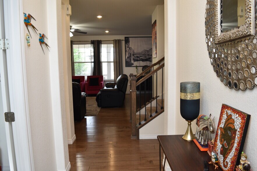 Building Photo - 8852 Lanceleaf St