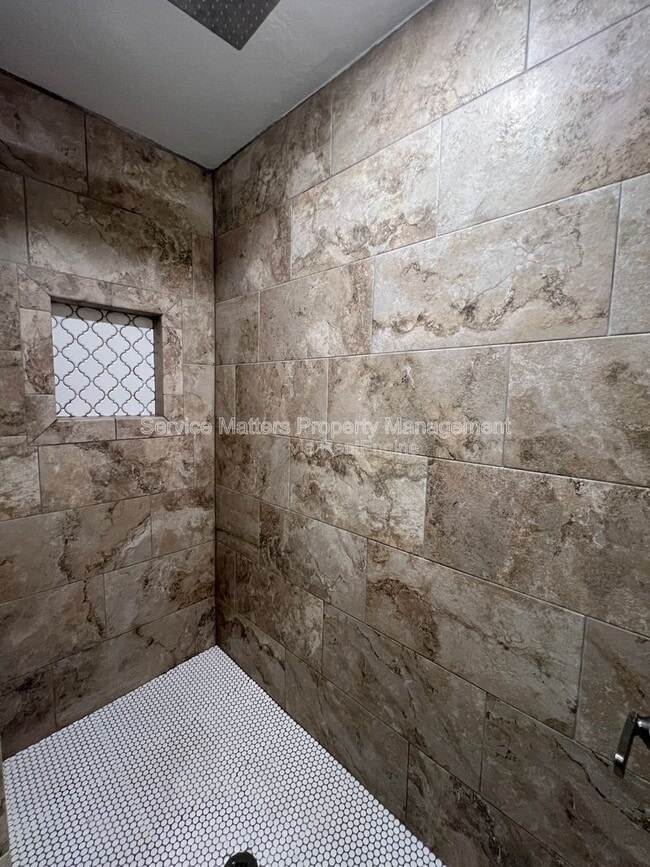 Building Photo - 4527 Plowman Ln