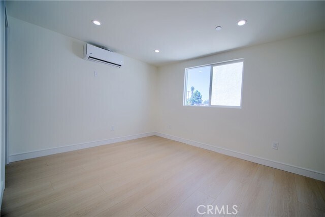 Building Photo - 257 S Ave 54