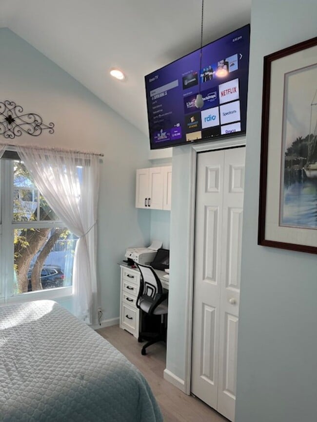 Building Photo - 6+ MONTH RENTAL-Temporarily discounted to $3000 for this season!