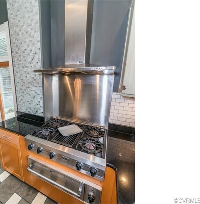 Building Photo - -- AVAILABLE JULY 15TH --  4 BR / 3.5 BA Gorgeous Home in The Fan, Available July 15tht!