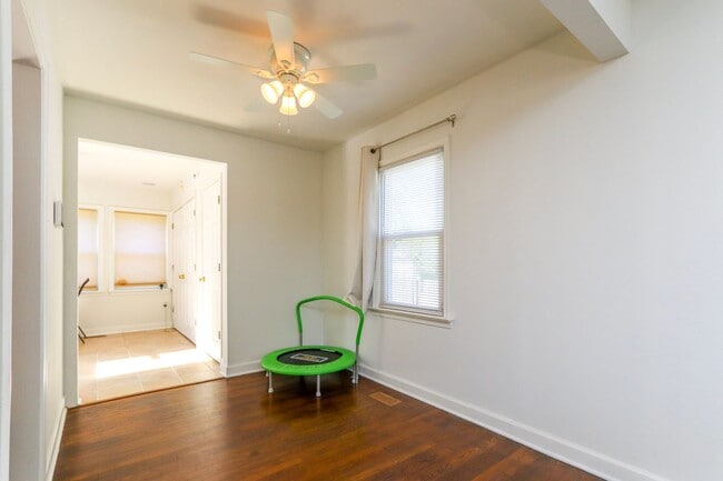 Building Photo - 614 Sedgefield Dr