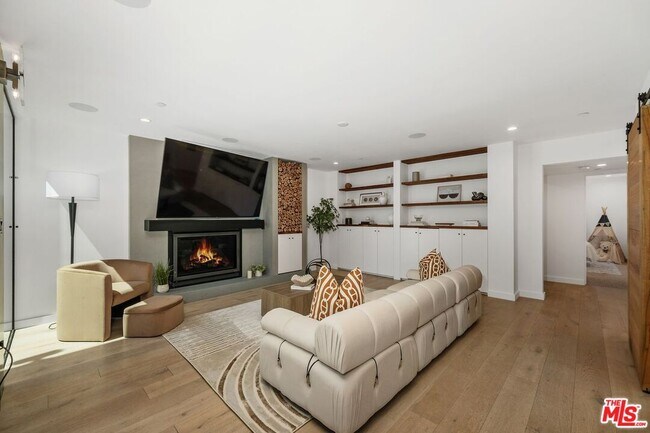 Building Photo - 8617 Higuera St