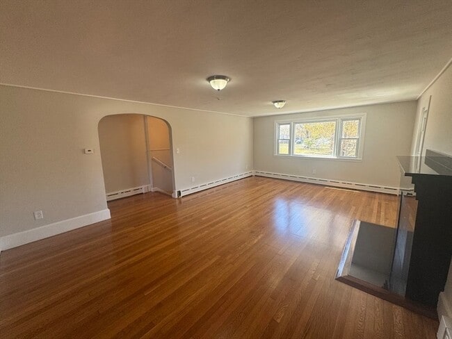 Building Photo - 34 Booth St