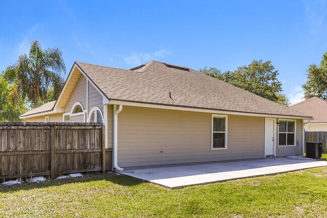 Building Photo - 12271 Cobblefield Cir N