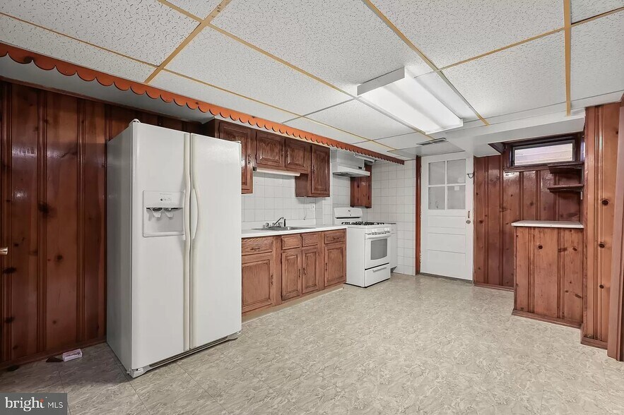 Building Photo - 708 Umbra St