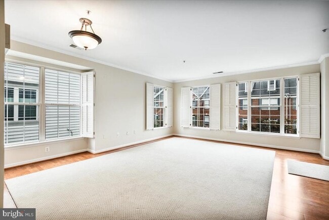 Building Photo - 710 Norfolk Ln