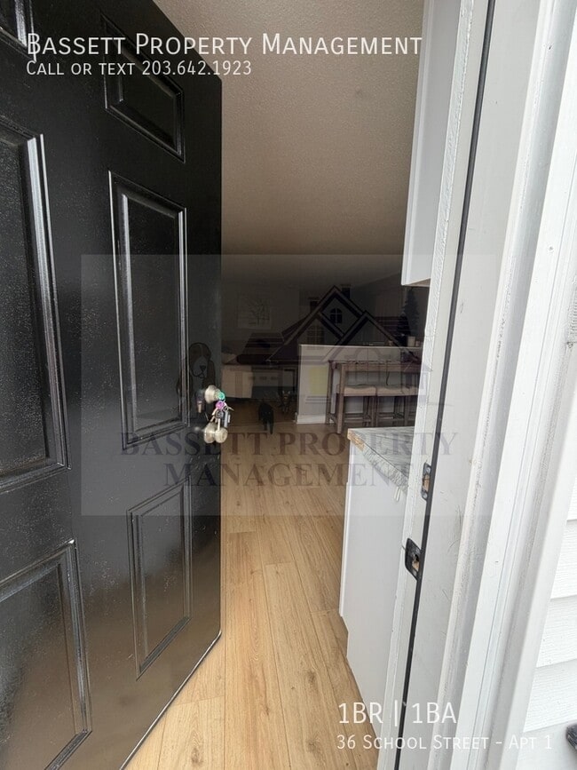 Building Photo - 36 School St