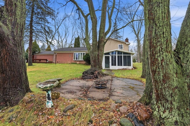 Building Photo - 6382 Houghten Dr