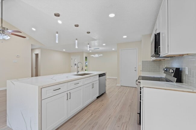 Building Photo - 335 Haymarket Ln