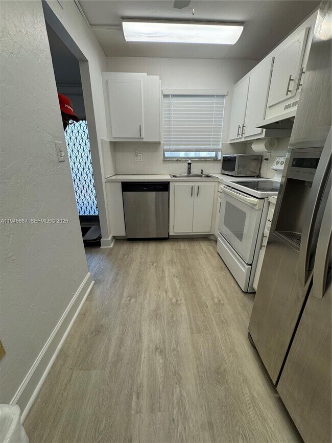 Building Photo - 8280 Sunrise Lakes Blvd