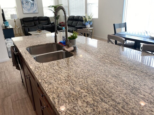 Building Photo - Large & Newer 4 Bedroom/3 Bath House in Sea Glass and Blue Strand Community