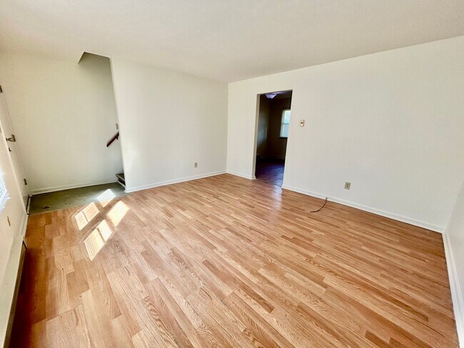 Building Photo - MAC190