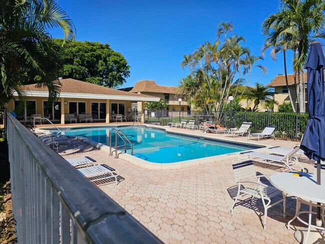 Building Photo - 1301 NW 12th Ave