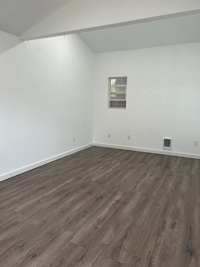 Building Photo - Spacious Gleneagle Gem with Unique Feature...