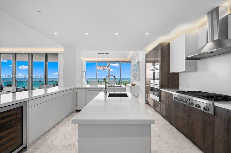 Building Photo - 10295 Collins Ave