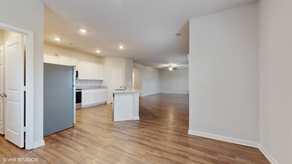 Building Photo - 3302 Bridgewood Dr