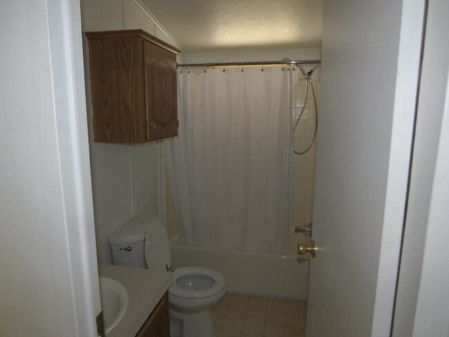 Building Photo - CLEAN 2 BED, 1 BATH IN THE FOOTHILLS!