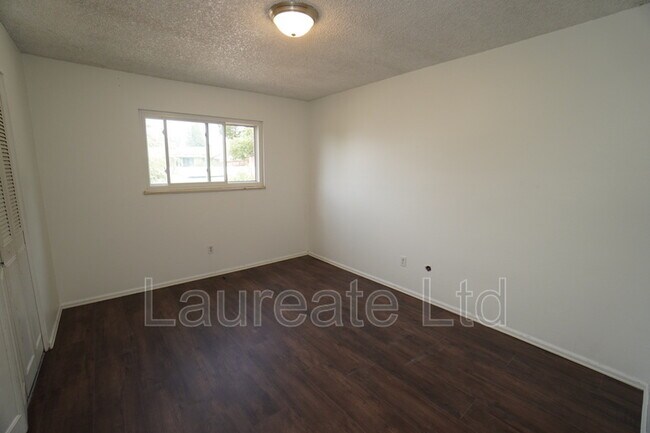 Building Photo - 11536 E Center Dr