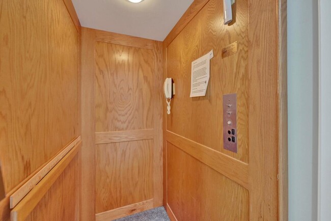 Building Photo - 7669 Springwater Pl