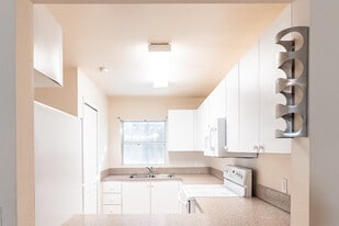 Building Photo - 1321 SE 8th Ave