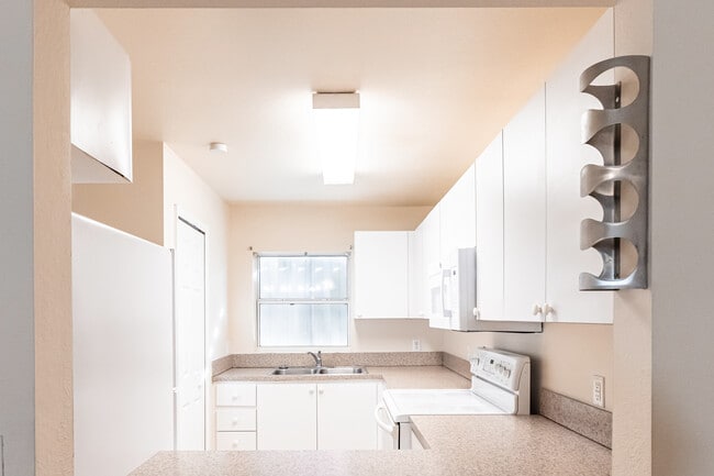 Building Photo - 1321 SE 8th Ave