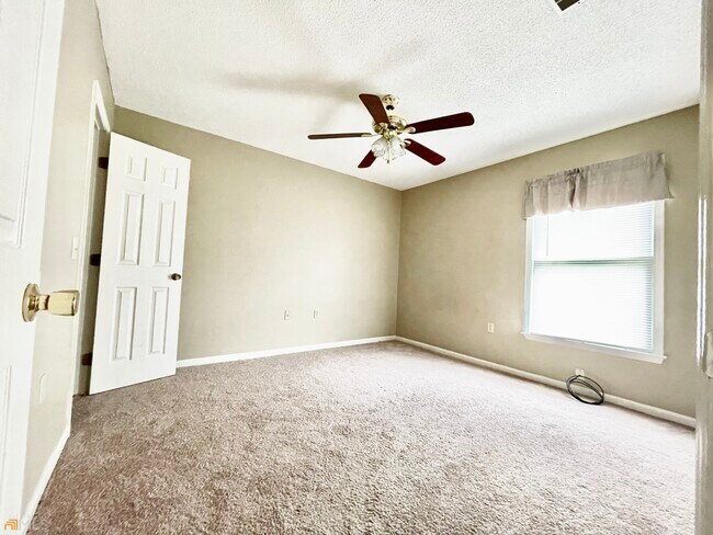 Building Photo - 230 Lanier Dr