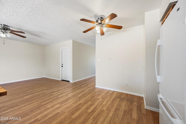 Building Photo - 2216 W Straford Dr