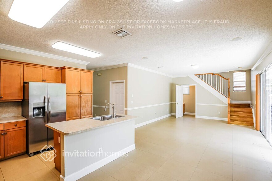 Building Photo - 15891 SW 48th Manor