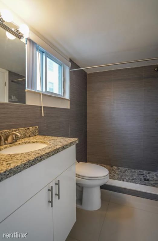 Building Photo - 1986 Biarritz Dr