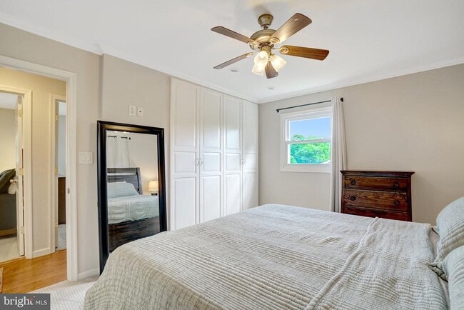 Building Photo - 6510 Carriage Dr