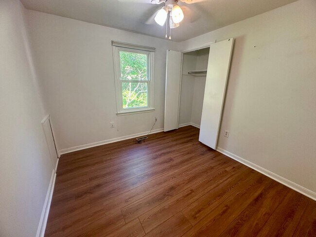 Building Photo - 16445 Tomahawk Dr
