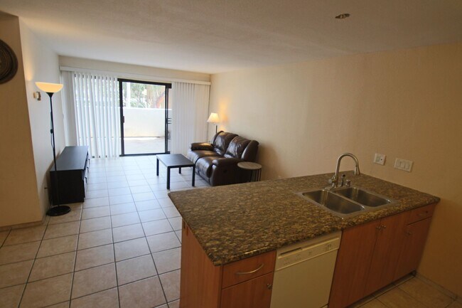 Building Photo - Best Priced 2 Bedroom Condo in the Heart of UTC