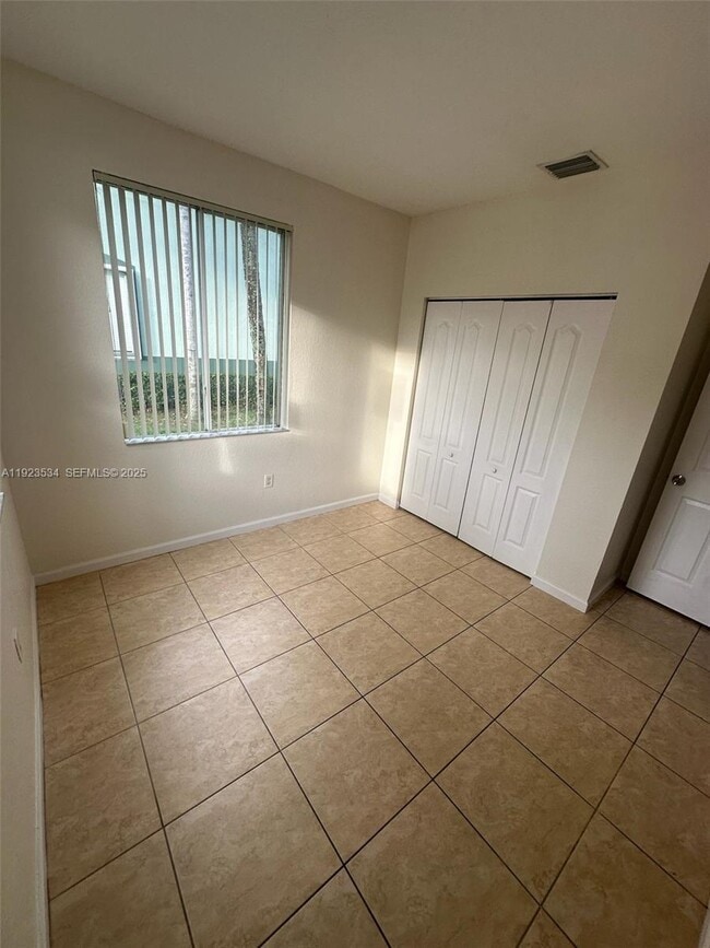 Building Photo - 2505 SE 14th Ave