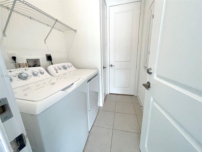 Building Photo - 4506 SW 174th Ave