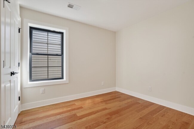 Building Photo - 747 S 11th St
