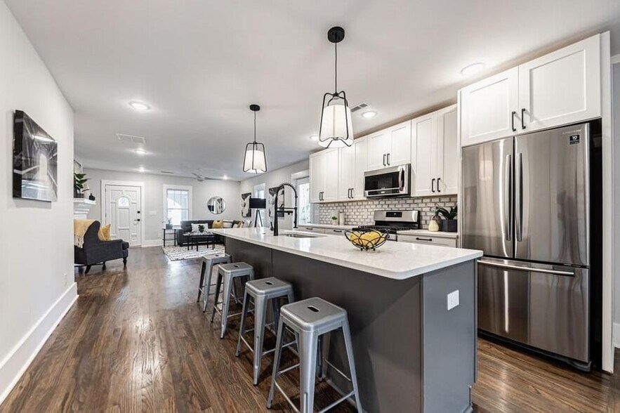 Building Photo - 728 Pearce St SW