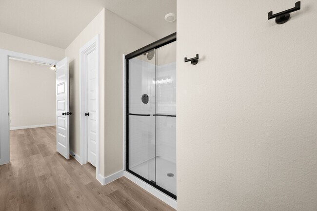 Building Photo - 4 Bedroom Rental Available July 7th in Lub...