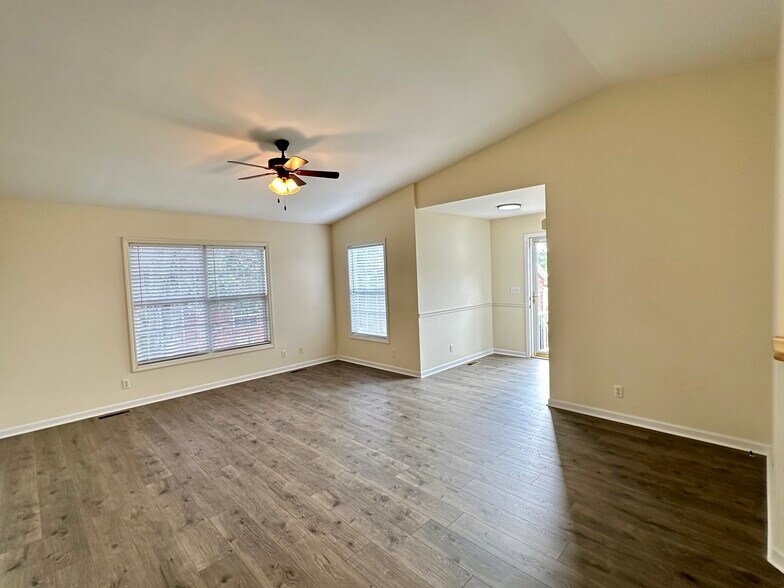 Building Photo - 1620 Ridgecrest Dr