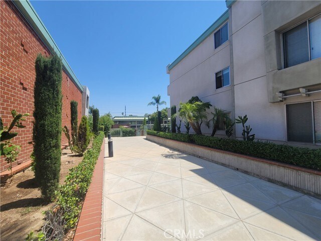 Building Photo - 5301 Balboa Blvd