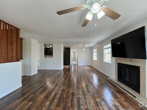 Building Photo - Charming 3 bedroom Condo in Paso Robles