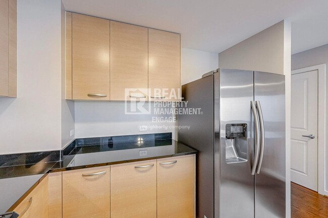 Building Photo - 2 Bedroom Condo Available for Rent in the ...