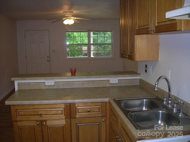 Building Photo - 2316 Woodbridge Dr