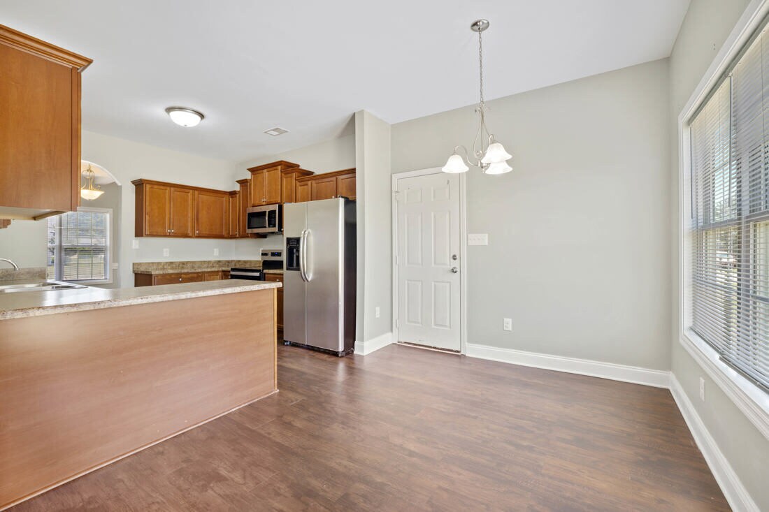 Building Photo - 121 Feathers Ln