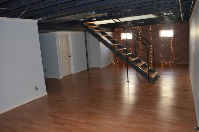Building Photo - 23 Brentmoor Ct