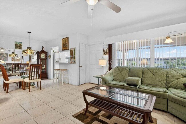 Building Photo - 100 SE 6th Ave