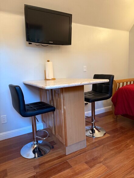 Building Photo - 312 Crest Dr