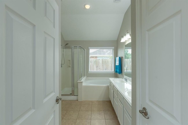 Building Photo - 18114 Tabor Brook Dr